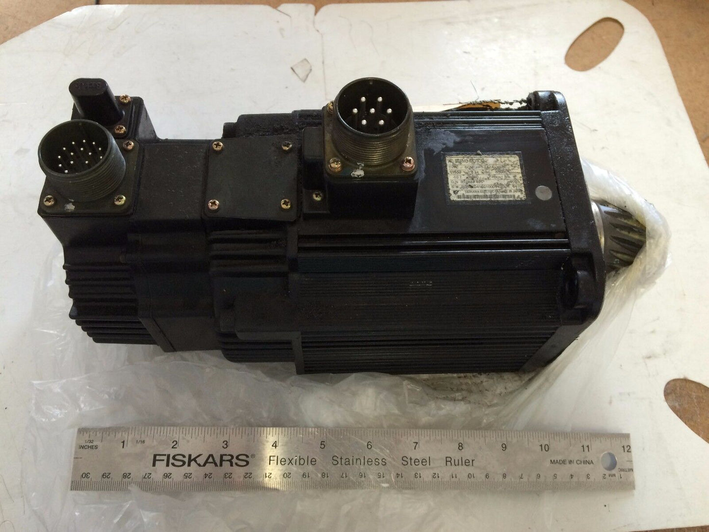 Yaskawa Sgmgh-13A2a-Yr52, R10887 625 Ac Servo Motor, 1500 Rpm, 200 Vac,Bh,Be