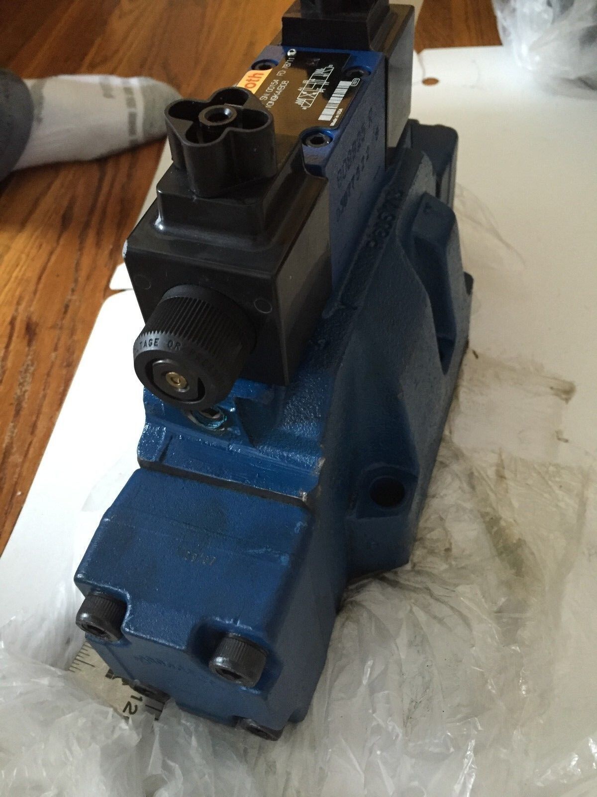 Rexroth 4We6j62/Ew110n9k4/B08 R900908786,R978916416 Hydraulic Direction Valve,Ch