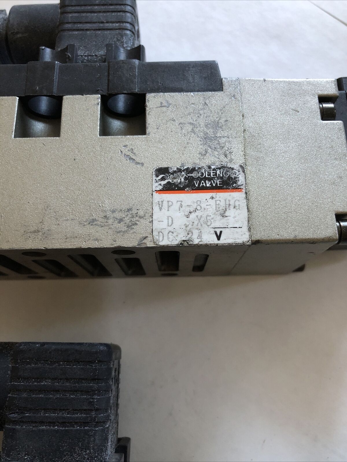 Lot 2 Smc Vp7-8-Fhg-D Pneumatic Double Solenoid Valve  Vp7-8-Fhg-D 24V Dc,Dg