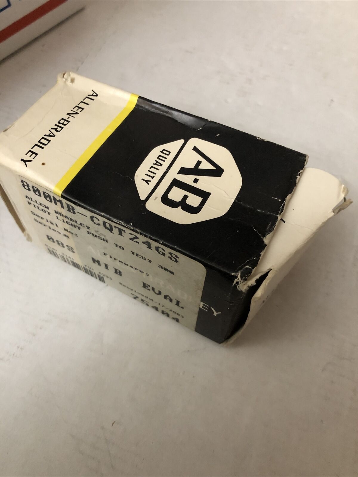 New Allen Bradley 800Mb-Cqt24s,800M-Xas ,Push Pilot 300V 10 A, 800Mb-Cqt24gs,Cw