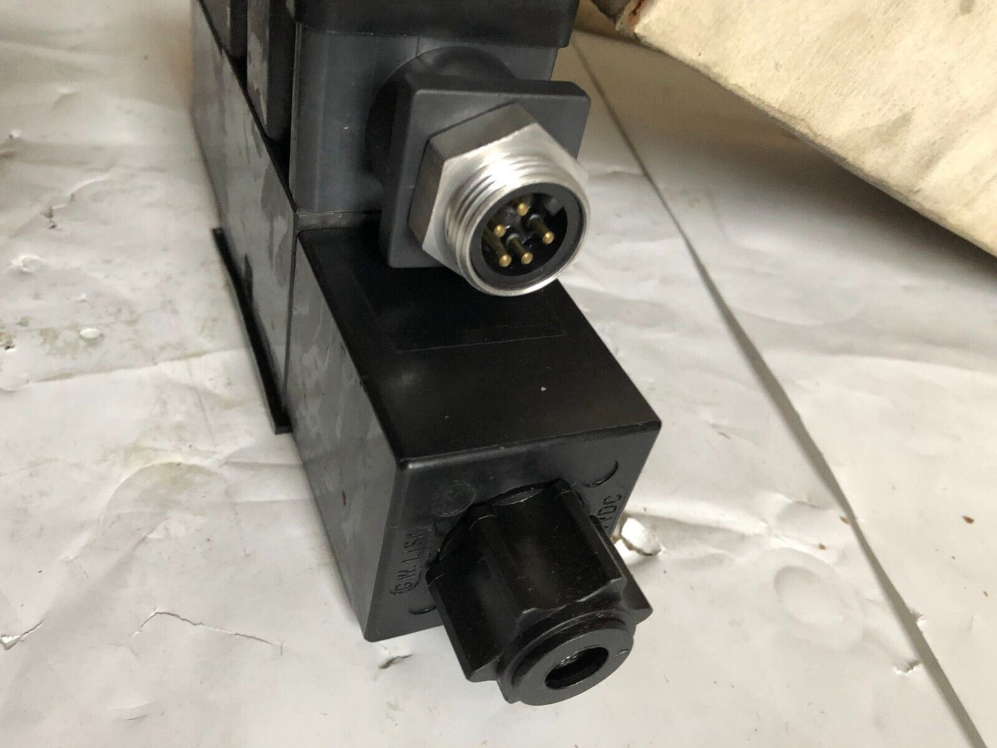 Parker Hannifin D1vw1cvjcf6 70 Solenoid Operated Directional Control Valve,Bt