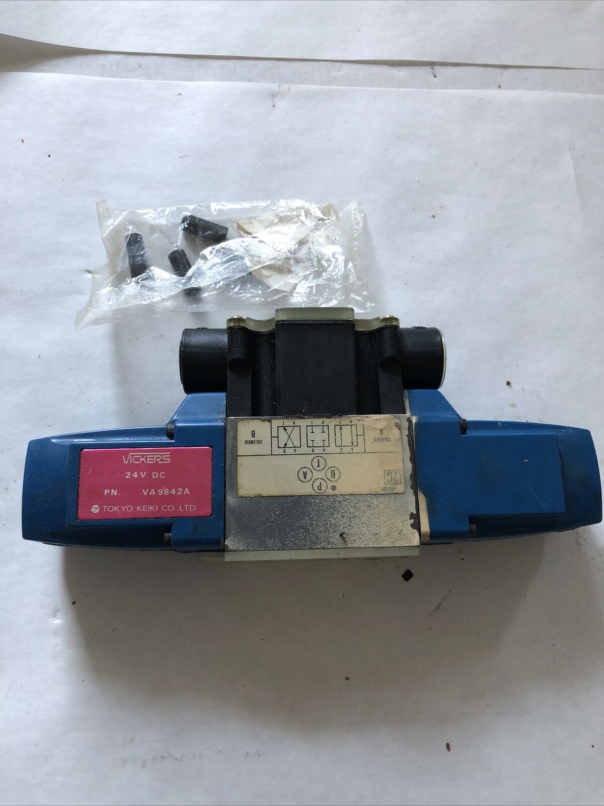 Vickers Dg4v-3-2C-Pl2-H-10-Ja-S310 Solenoid Valve,24 Vdc,Tokyo Keiki Va9842a,Dg