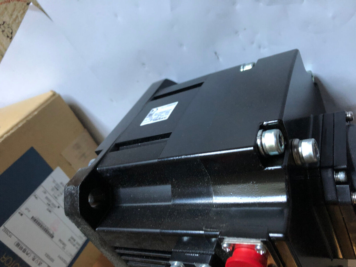 New Mitsubishi Hf-Sp2024b Ac Servo Motor. 3Ac 281V 5A 2Kw,2000 R/Min,5.0A.Am
