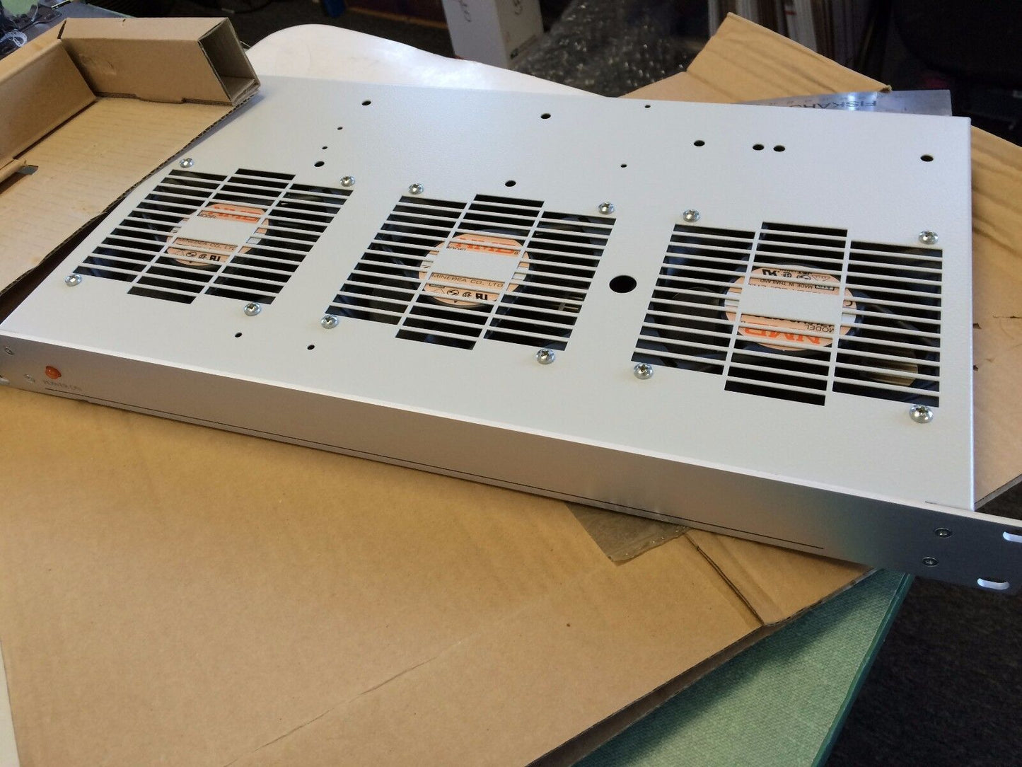 New Apw 28-238120J  Mclean Fan Tray 19Inch 3Fans 220V,Cf