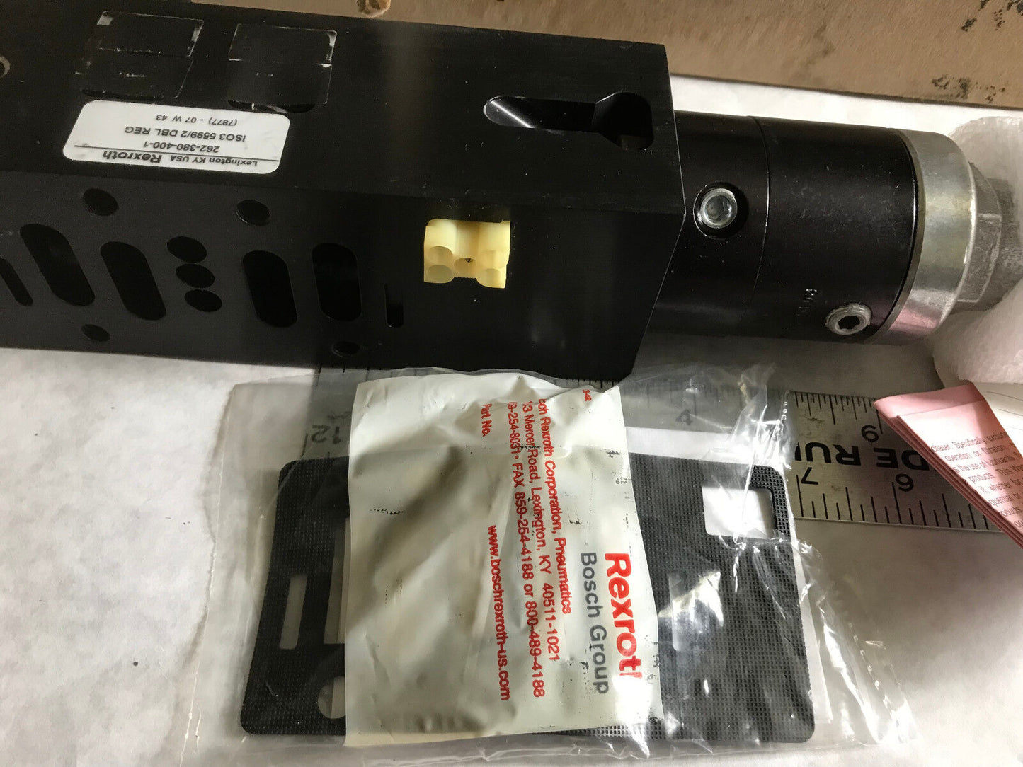 New Rexroth 262-380-400-1 Pneumatic Valve Manifold Bosch,Iso3 5599/2 Dbl Reg,Ta