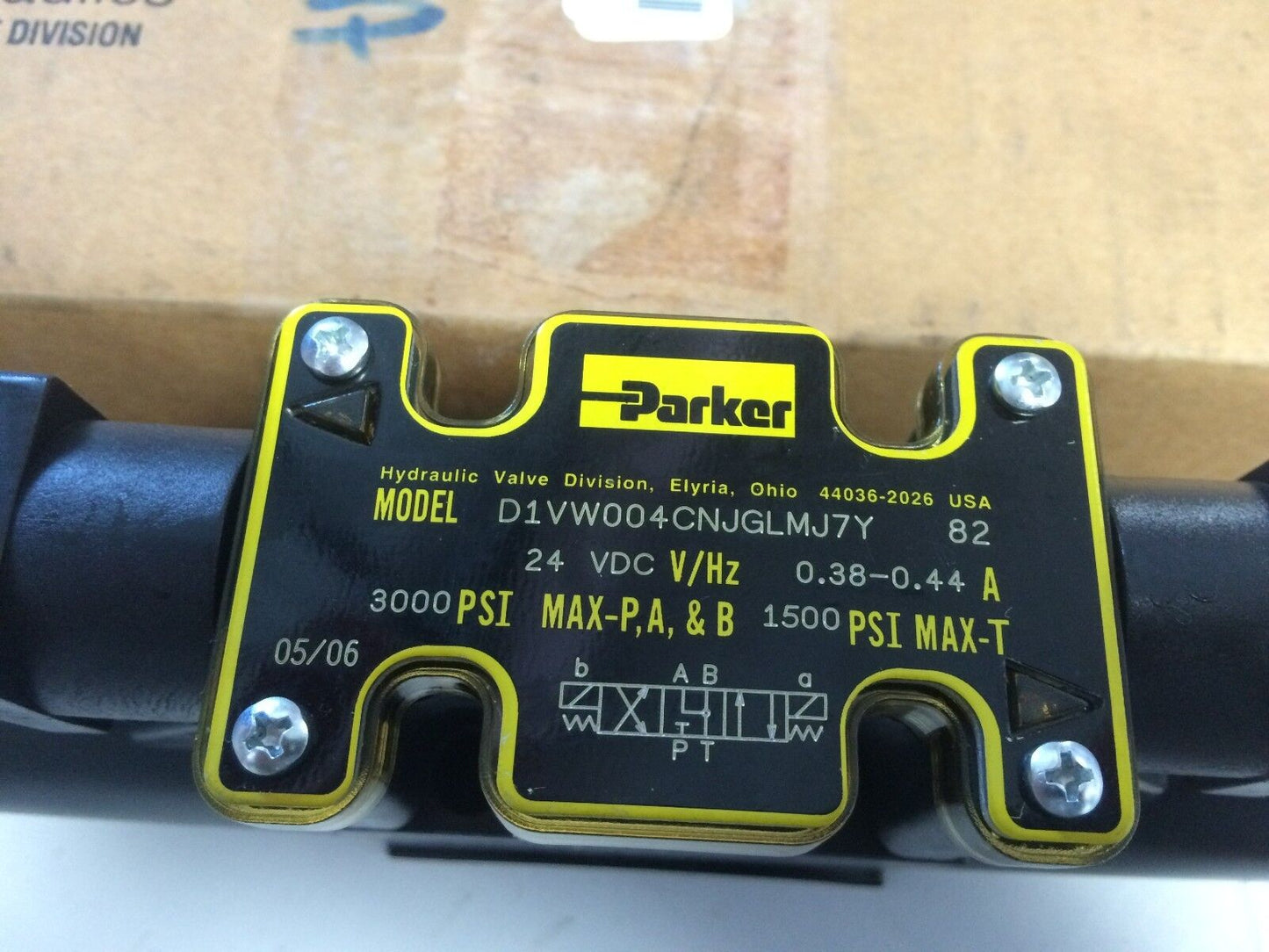 Parker D1vw004cnjglmj7y 82 Hydraulic Solenoid Valve,D1vw004cnj 24Vdc,3000-Psi,Su
