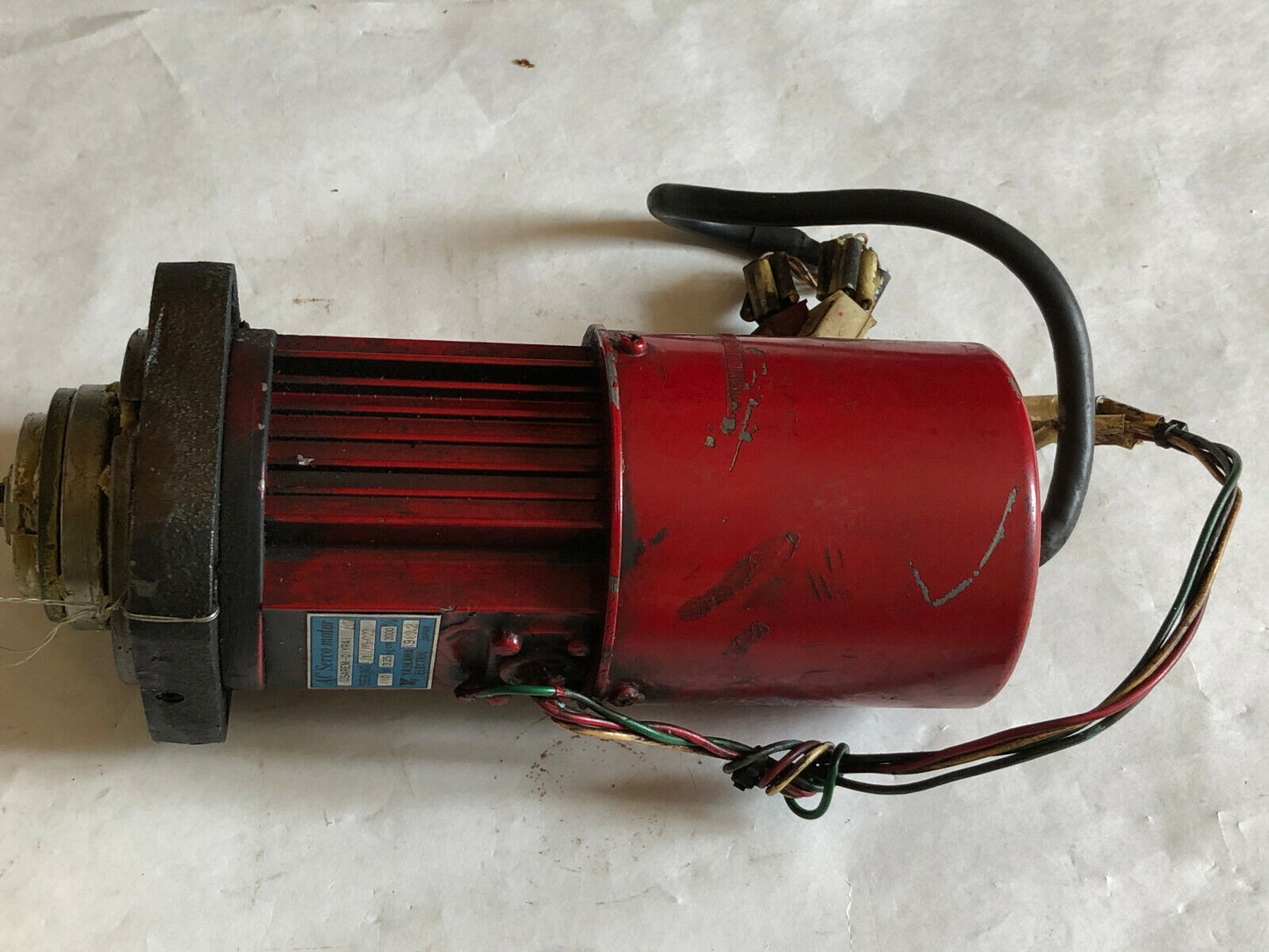 Yaskawa Electric Usarem-01Yr41 Ac Servo Motor,110 W,Rpm 3000,Usarem-Oiyr4i,Ee,Bf