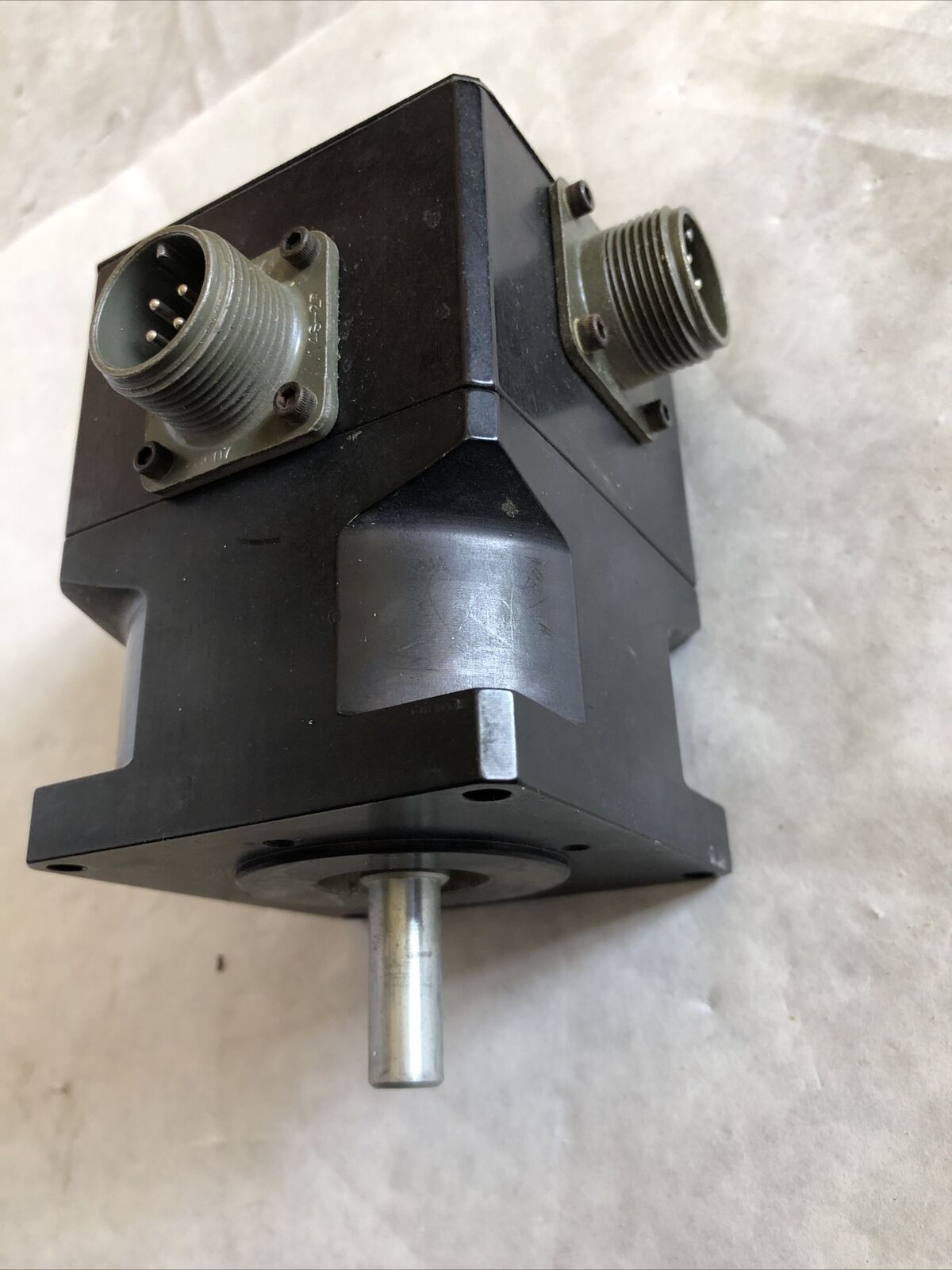 Moog 303-002 Brushless Servo Motor 3/8" Shaft,Bz