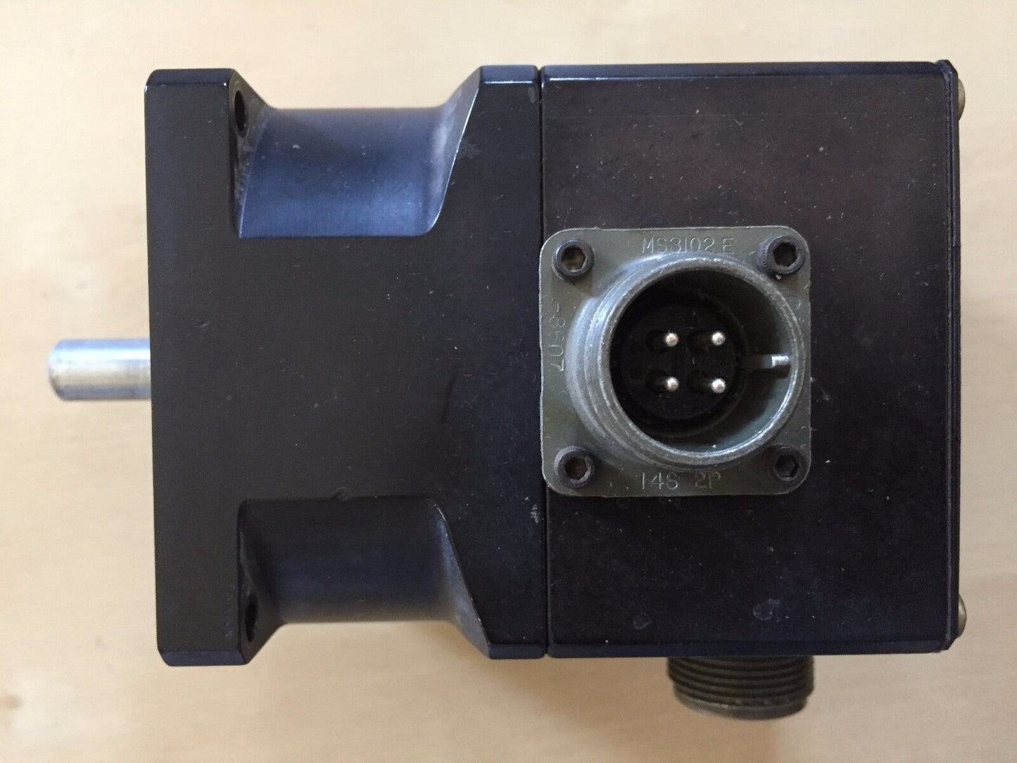 Moog 303-002 Brushless Servo Motor 3/8" Shaft,Bz