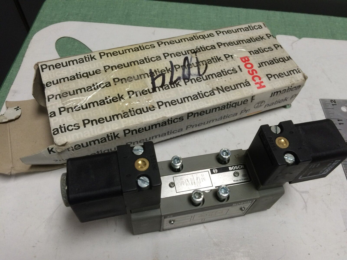 New Bosch 0 820 024 552,1 824 210 223 Dir.-Control Valve Ed 5/2,0 B20 024 552,Se