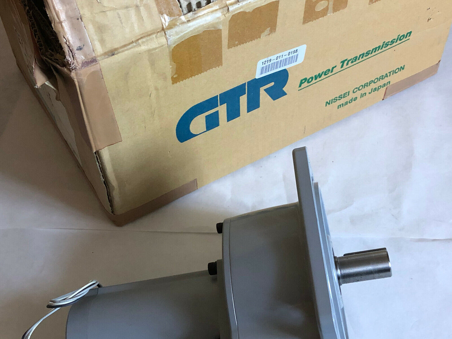 New Ctr Gfm-22-750-T25 3 Phase Induction Motor,25W 4P Ratio 750:1 Ratio,4P,Ek