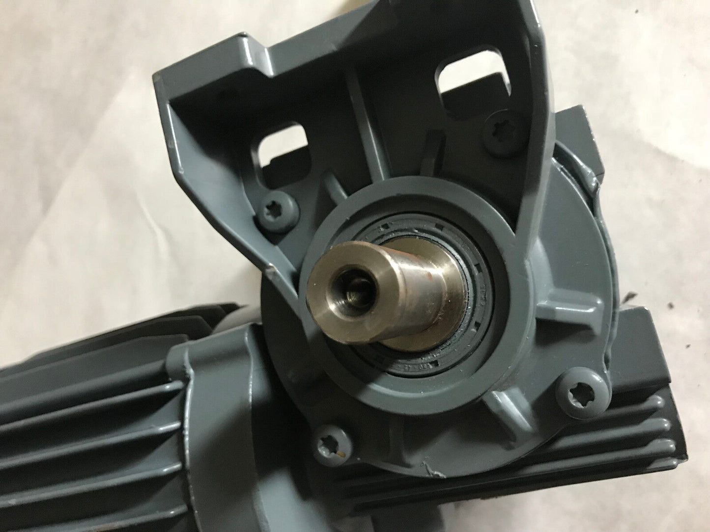 New Bauer Bs03-11U/D06la4 Electric Gear Motor 33:1 Ratio, .12 Kw 1936870-2,Ag