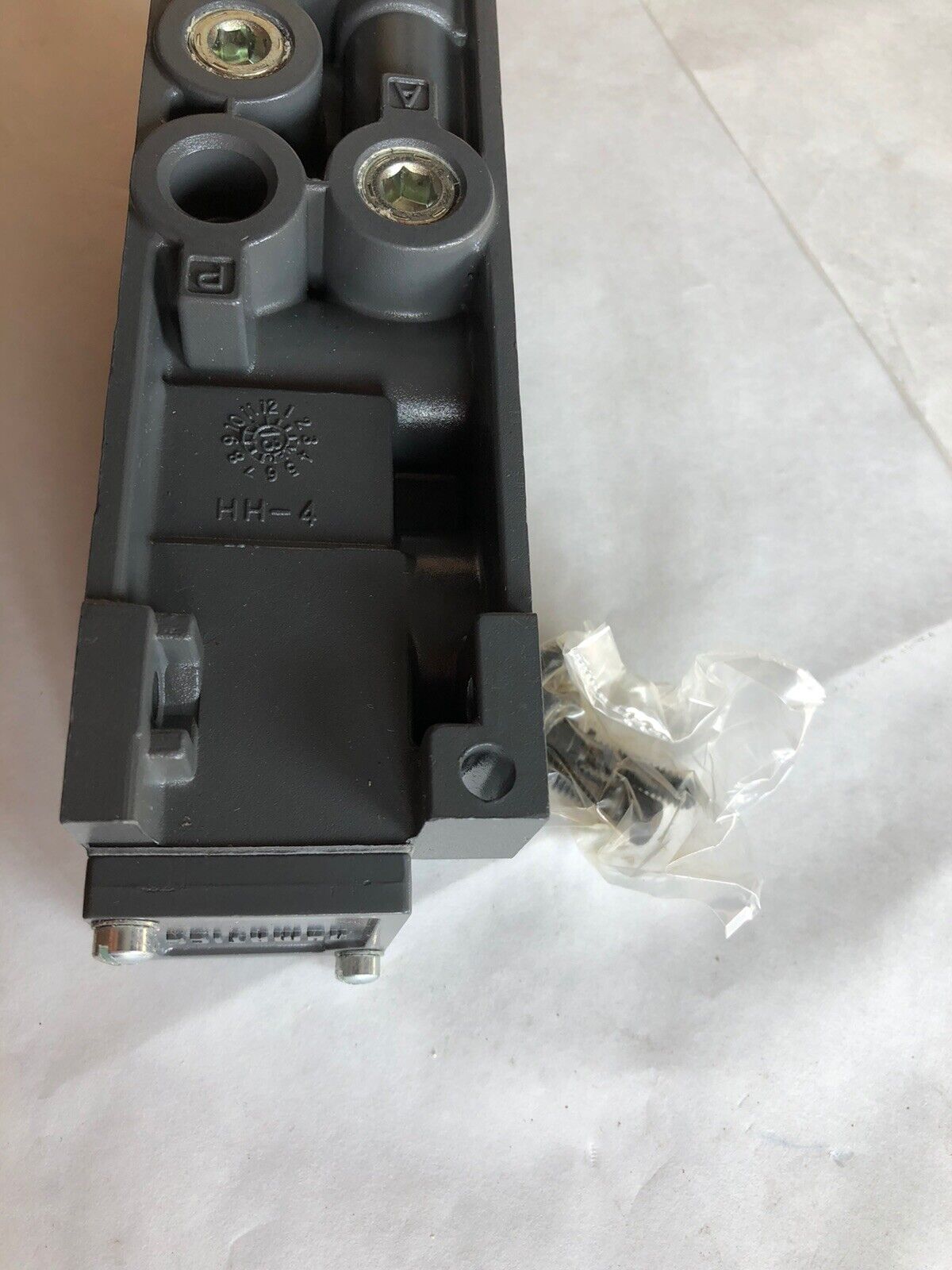 New Lot 2 Numatics 153Sa415m000061 Pneumatic Solenoid Valve Manifold Hh-4,Az