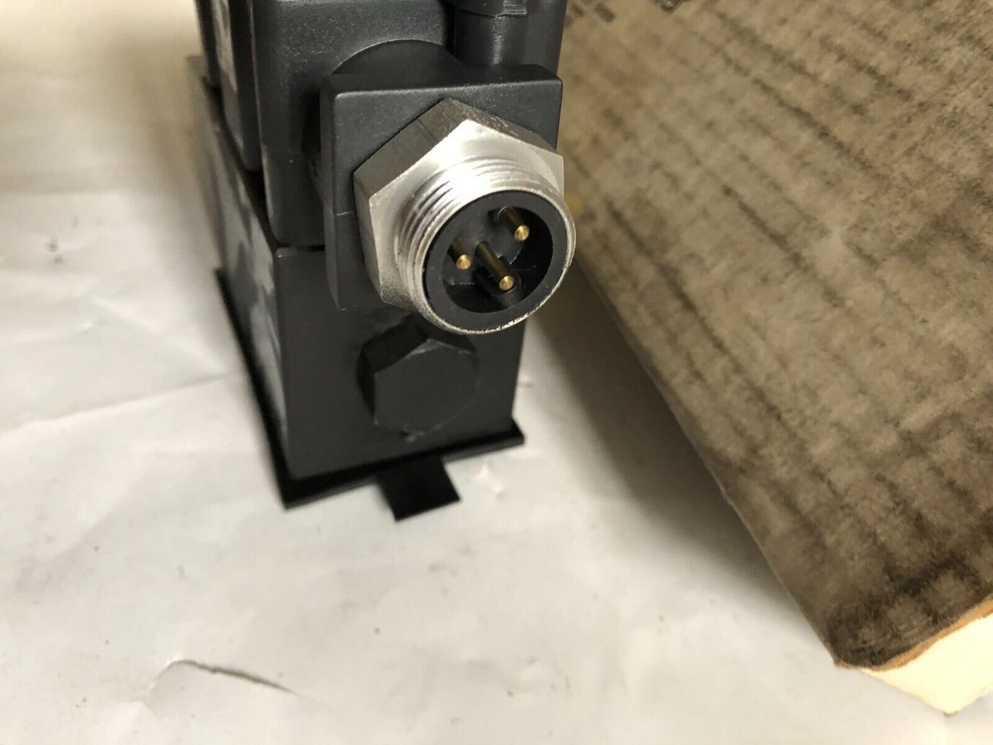 New Parker Hannifin D1vw1f6vy 70,D1vw1f6vy-70 Directional Control Valve,Bt