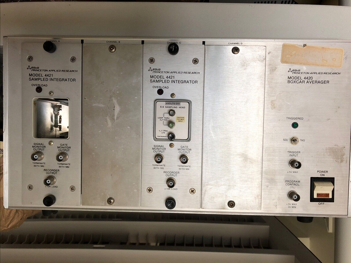 Eg&G Parc 4420,Eg&G 4420 Boxcar Averager,4421 Sampled Integrators,Ch