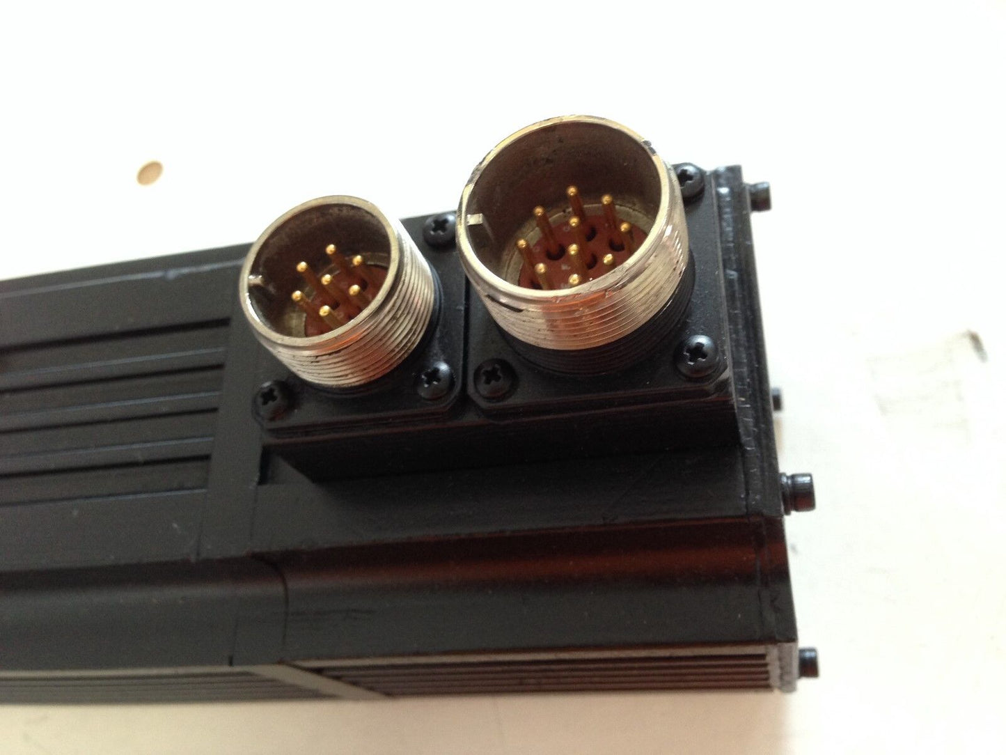 Modicon S33m-C00-F010 Ac Servo Motor Robotics 533M-C00-F010  Cgc07,E147863,Ef