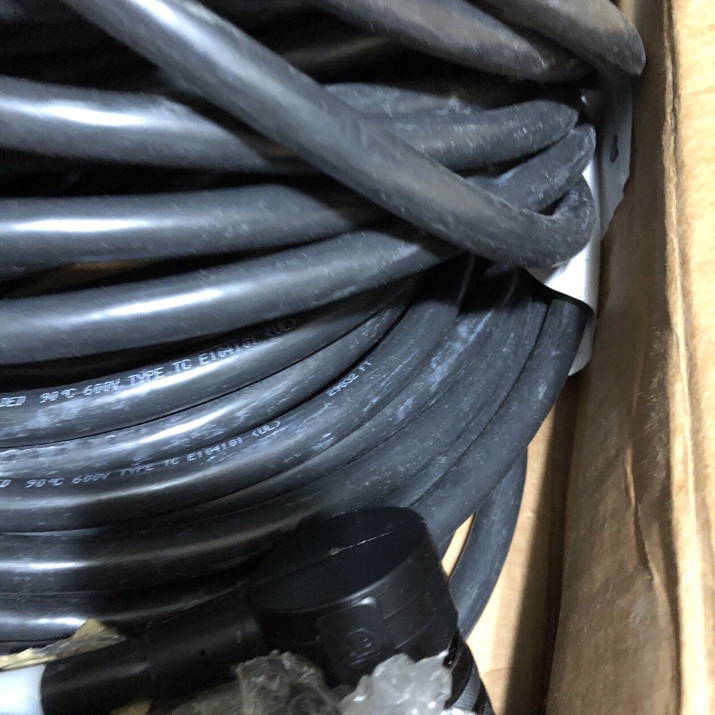 New Allen-Bradley Cable,Mtr Pwr,Rt Angle,Back Exit,30M A-B 1326-Cpb1-Rb-030,Bd