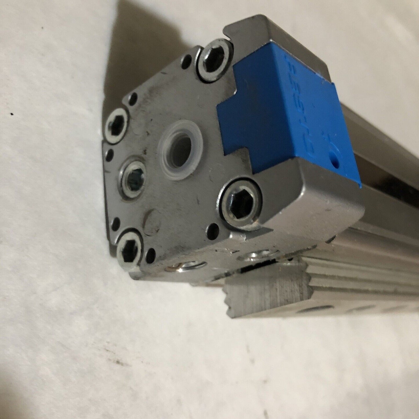 New Festo Dgpl-25-320-Pp V-A-B-Gf-Gk-Sh-D,23407249 Linear Axis Actuator,Be