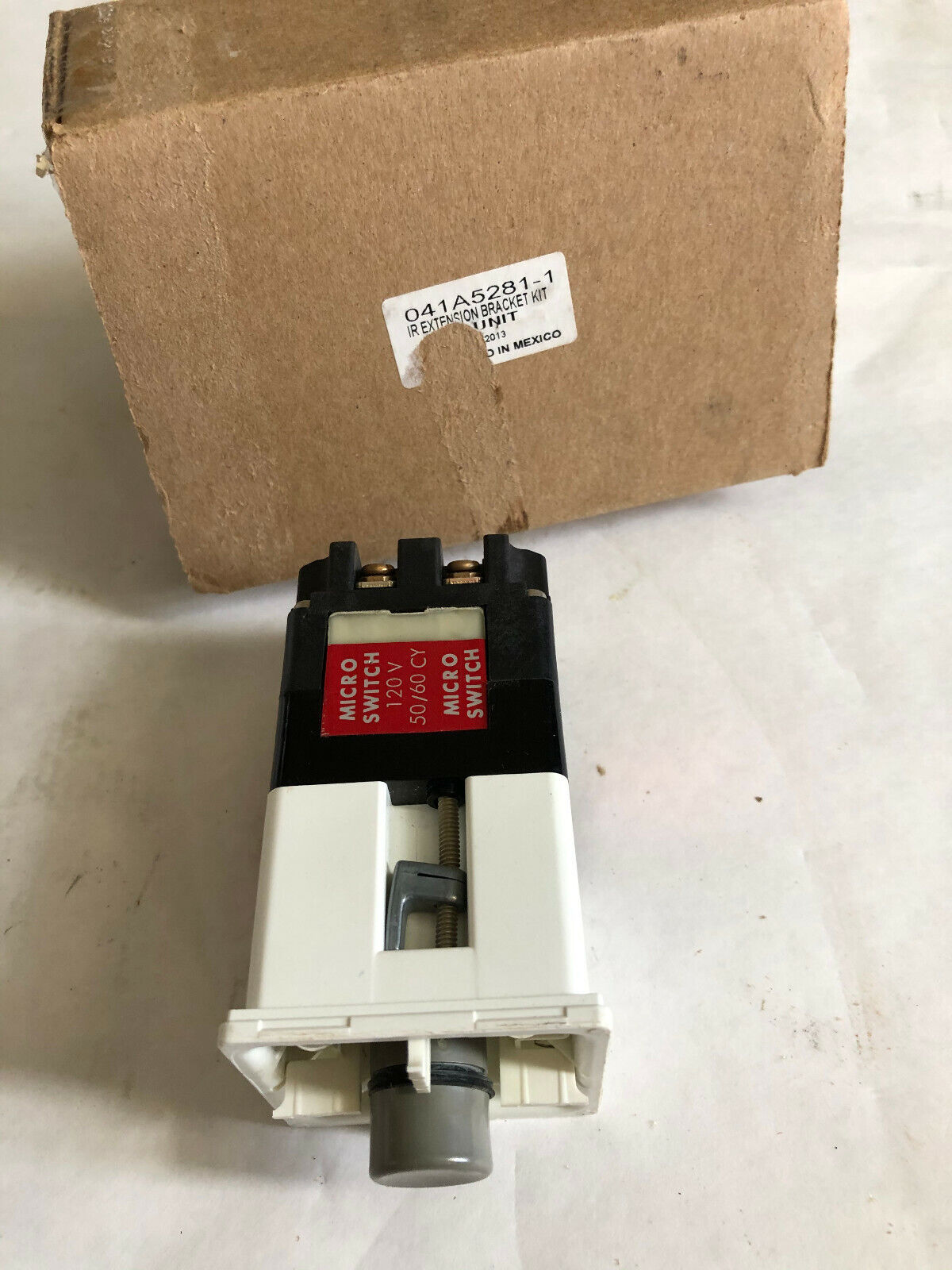 New Micro Switch 909Aaa51 120V 50/60 Cy ,Aj