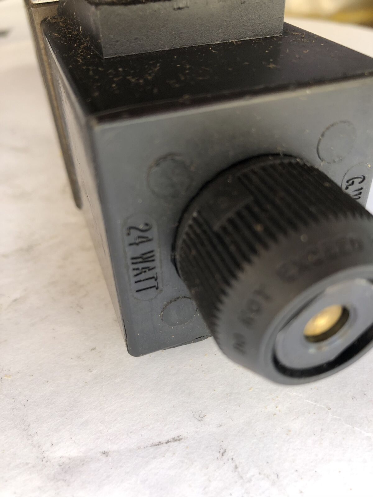 New Continental Hydraulics Vsd03m-2A-G-42L-B Directional Valve,1006161,24 V,Fi