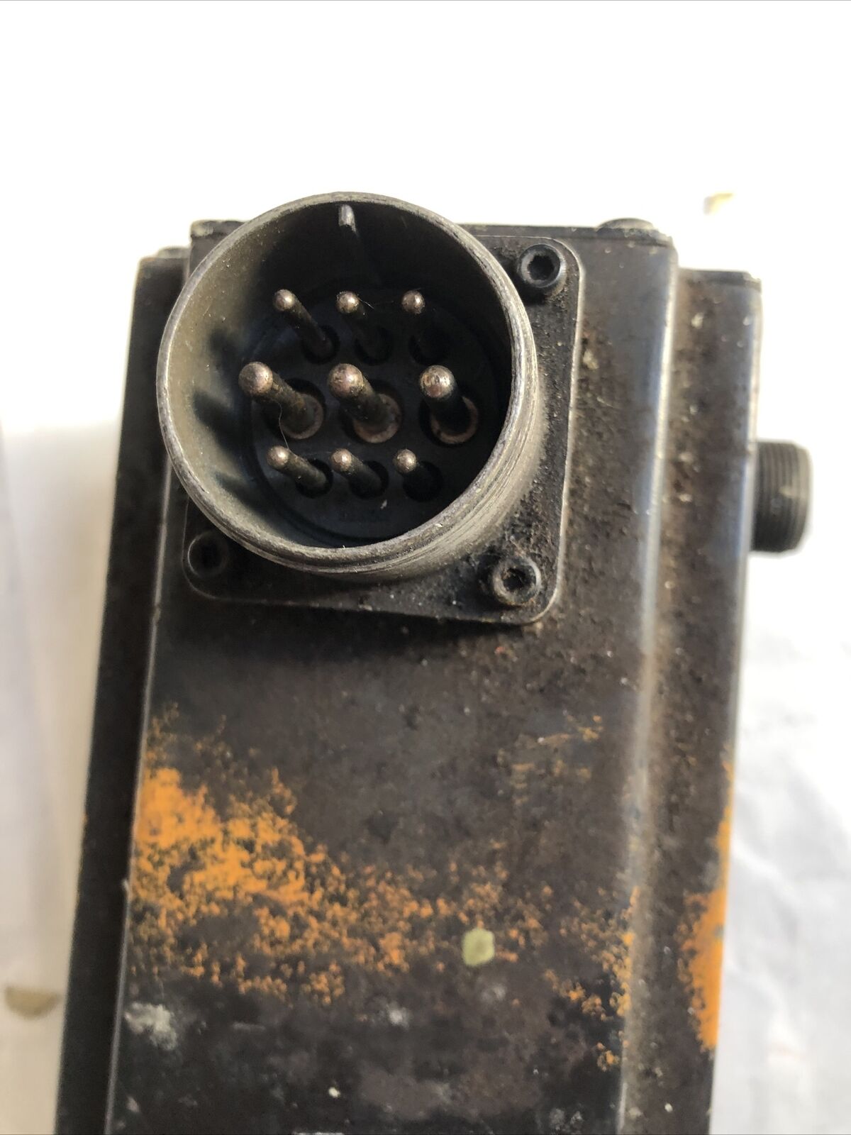 Moog 304-141A Brushless Servo Motor,2700 Rpm,Apprx Shaft Length 1.625",Fd