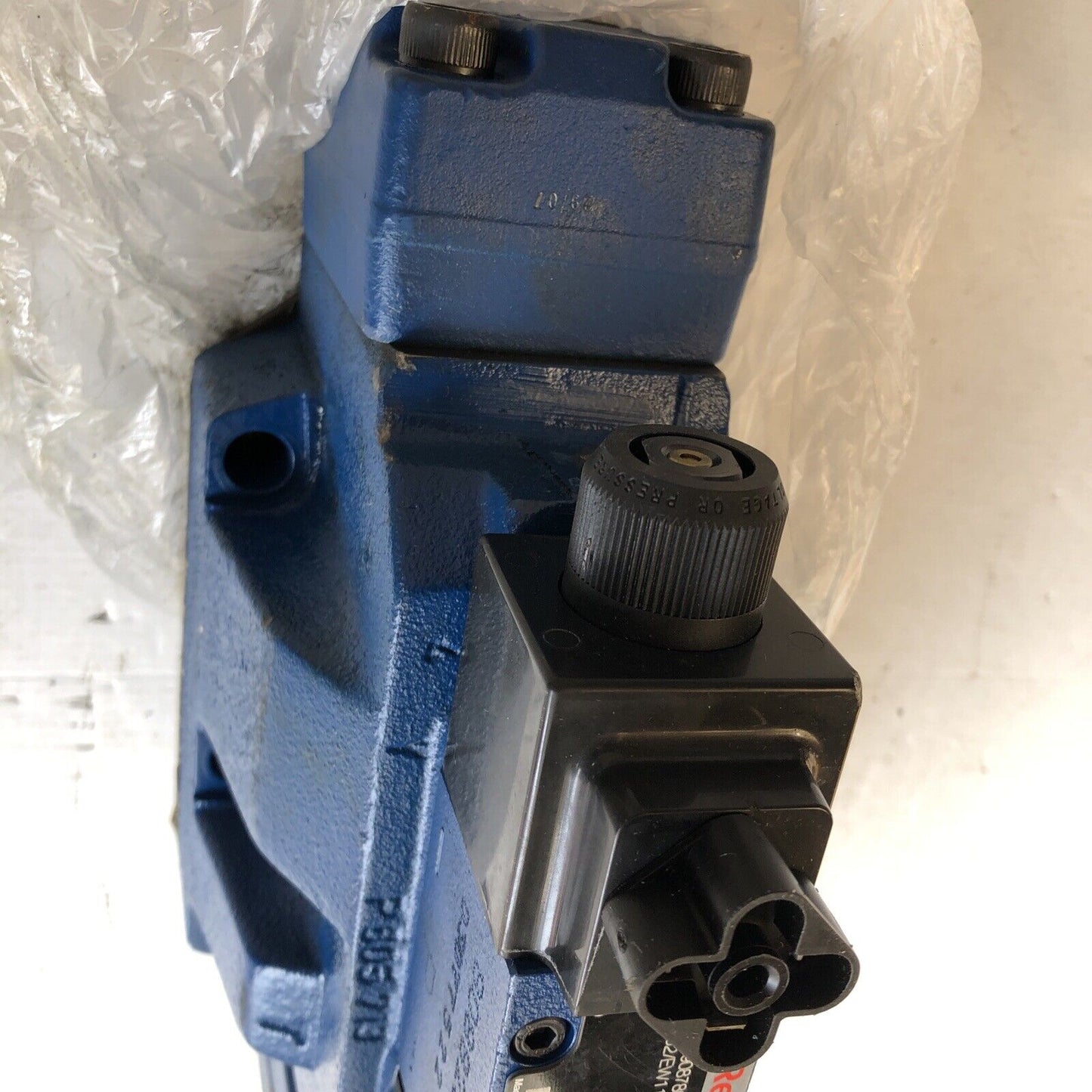 Rexroth 4We6j62/Ew110n9k4/B08 R900908786,R978916416 Hydraulic Direction Valve,Ch