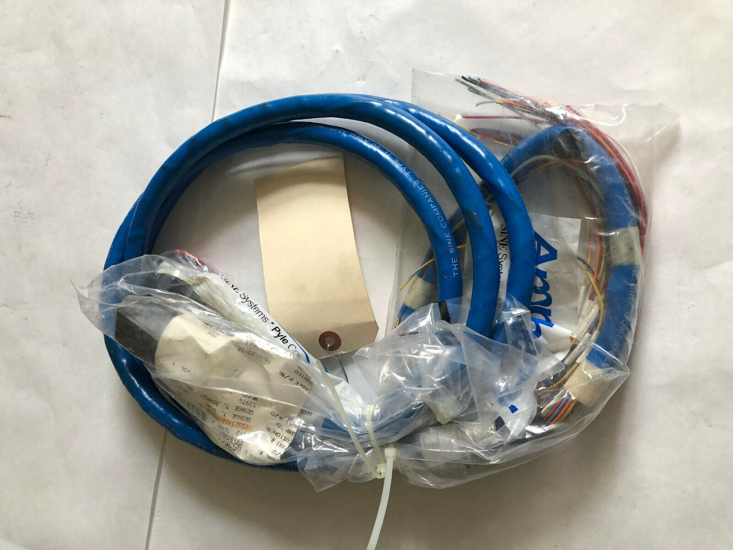 New Amphenol V5323xe2-7020E 10,Ka-7120-32,Cable Type 71 20 Awg 32/C E41663,Bm