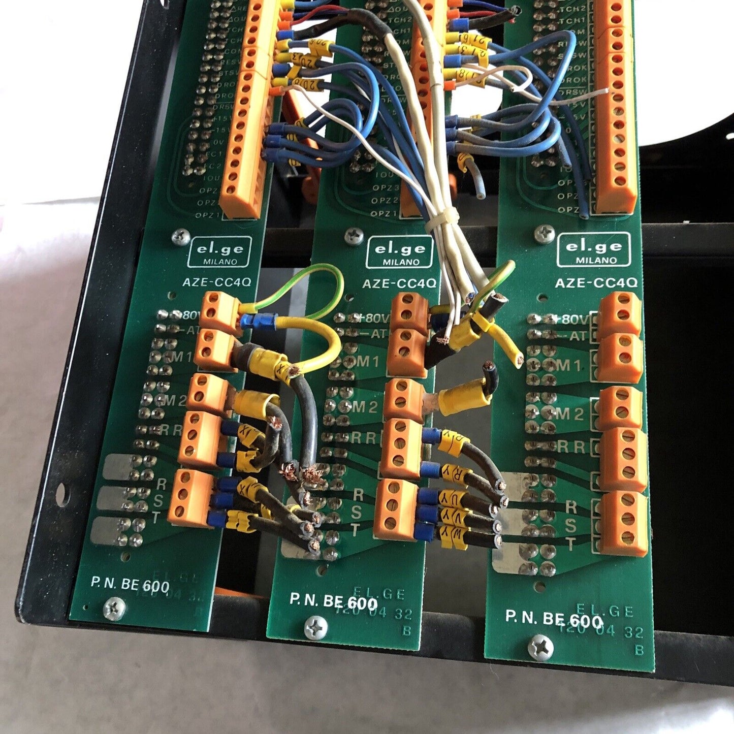 Vickers Aze R3/E Aze-Cc4q,P.N.Be600,120.04.32B Servo Drive,Aze-Cc4q,Rack,Em