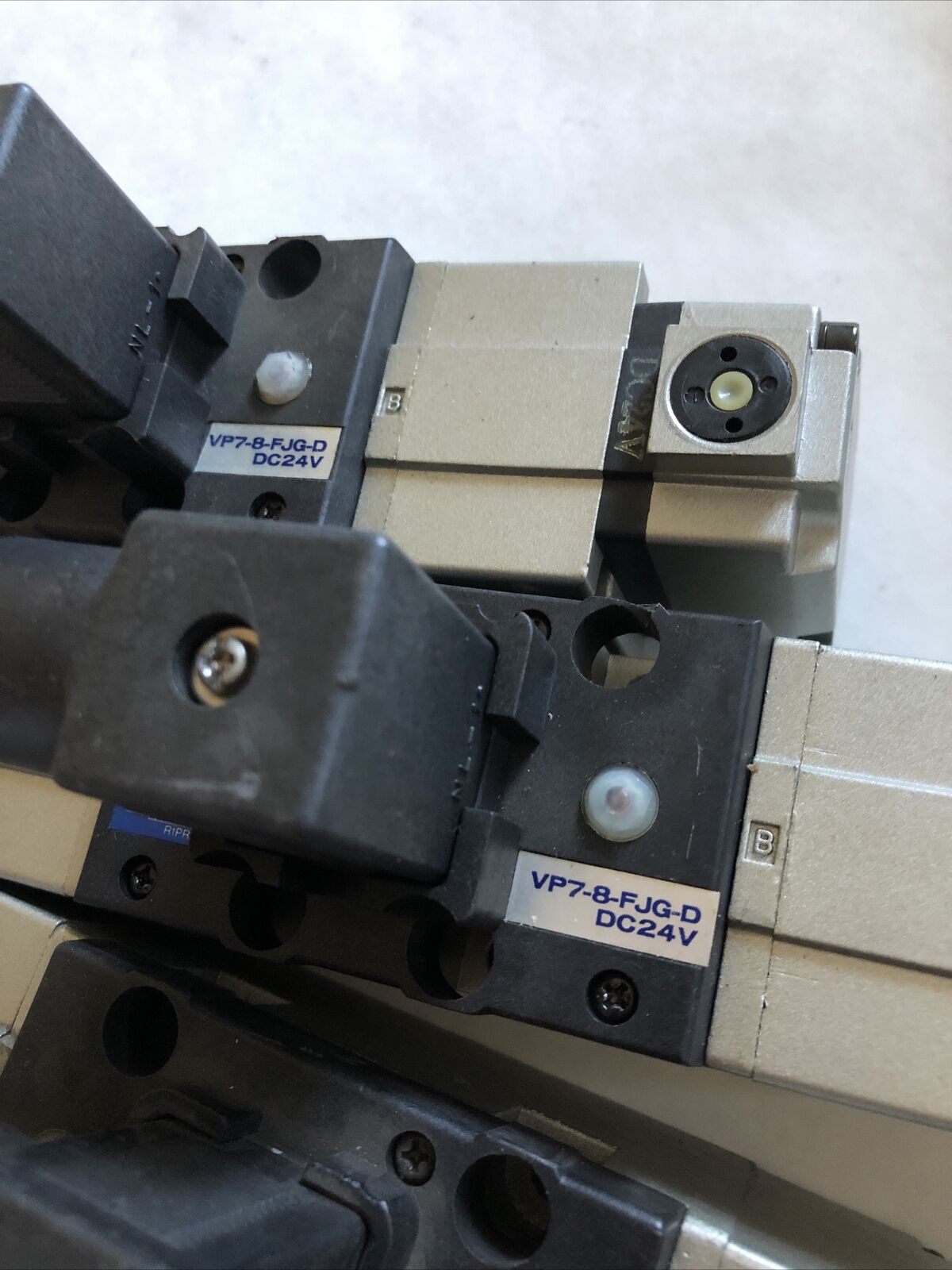 Smc Vp7-8-Fjg-D Pneumatic Double Solenoid Valve  Vp7-8-Fjg-D 24V Dc,Dg