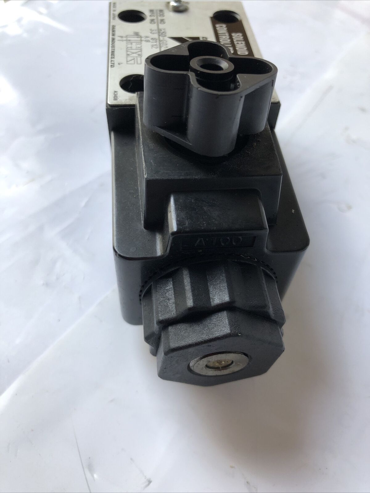 Daikin Ks0-G02-2Ba-30-Cle Solenoid Controlled Valve,100 Vac 33 By 12,Fj