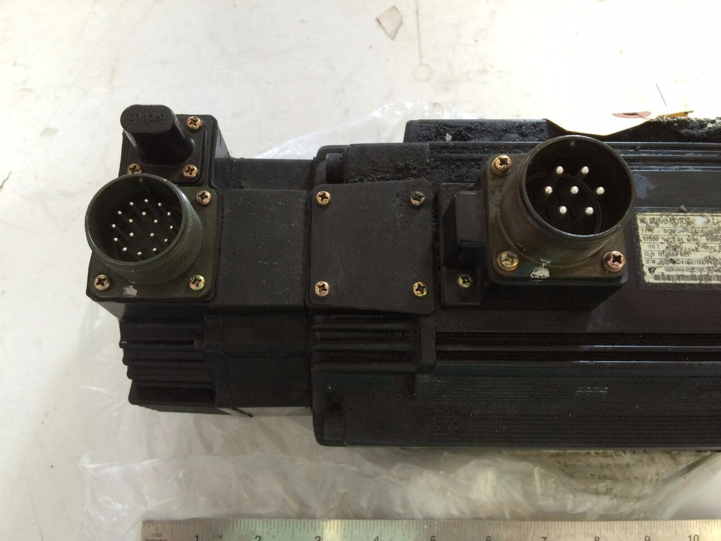 Yaskawa Sgmgh-13A2a-Yr52, R10887 625 Ac Servo Motor, 1500 Rpm, 200 Vac,Bh,Be