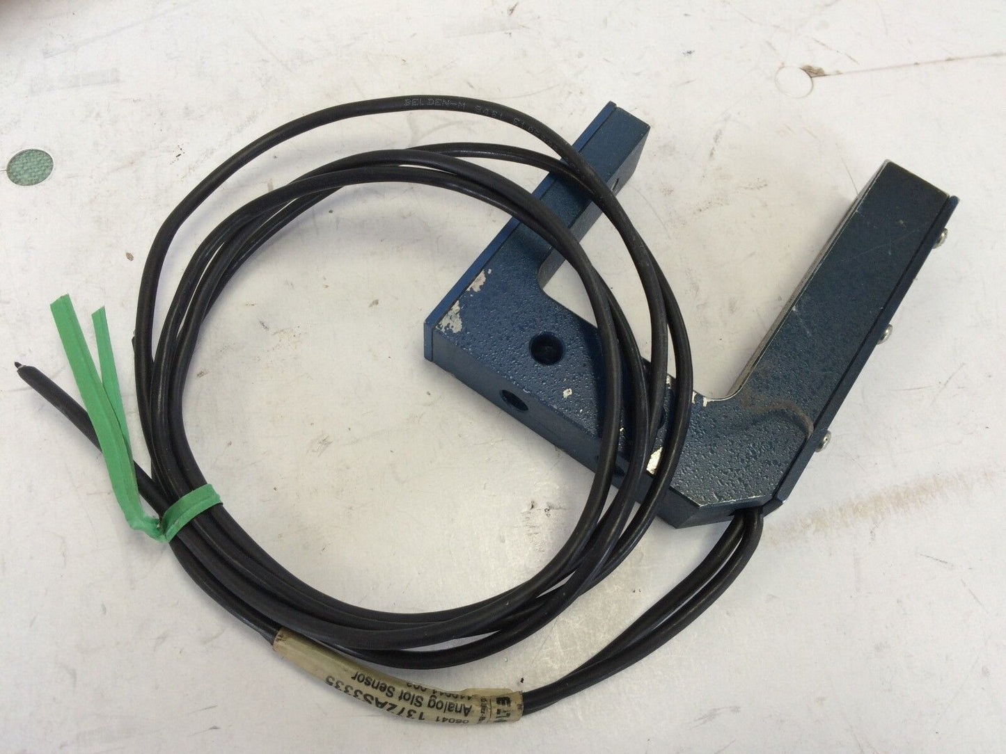 Cutler-Hammer 1372As3335 Eaton Photoelectric Analog Slot Sensor,Si