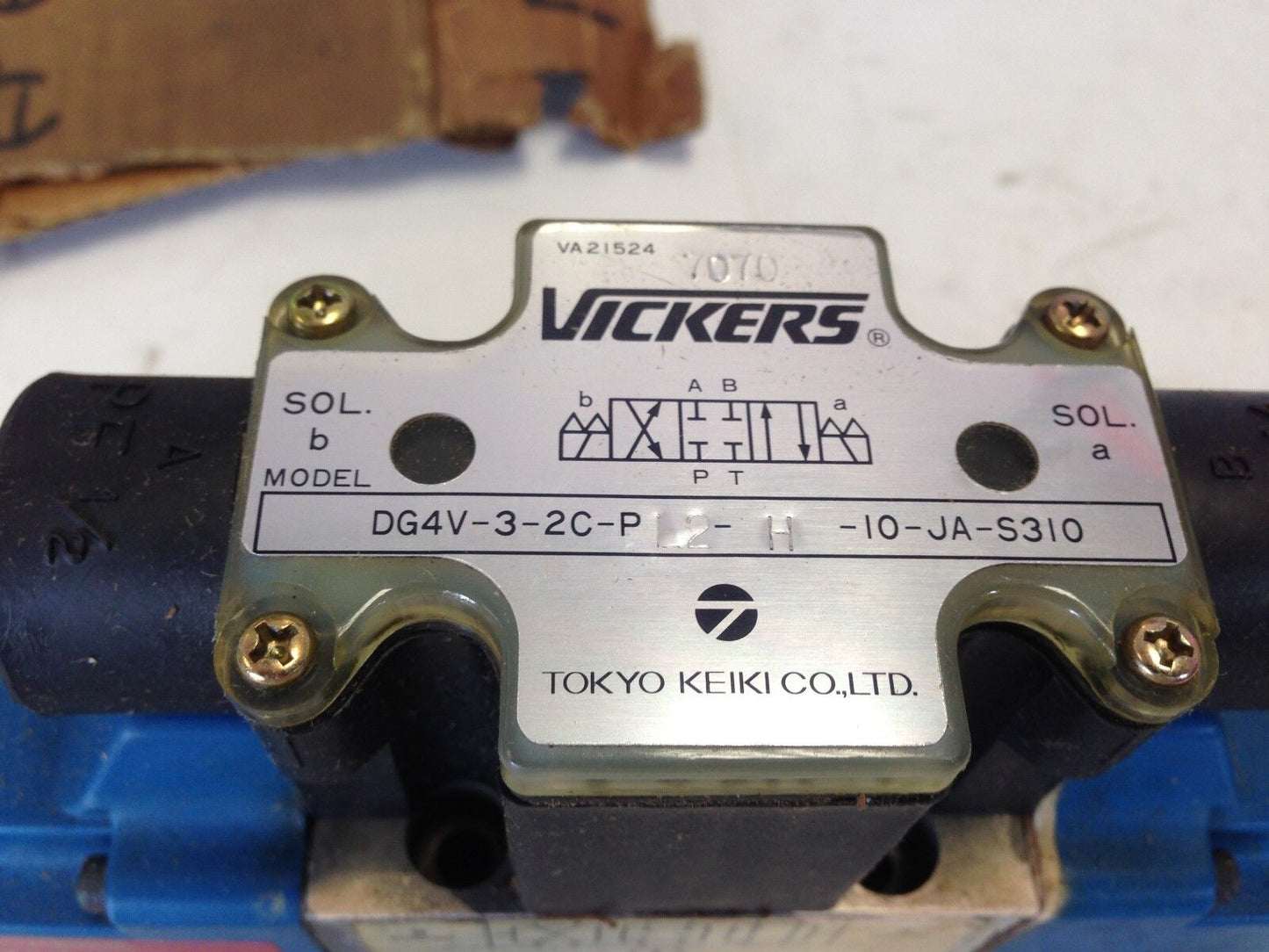 Vickers Dg4v-3-2C-Pl2-H-10-Ja-S310 Solenoid Valve,24 Vdc,Tokyo Keiki Va9842a,Dg