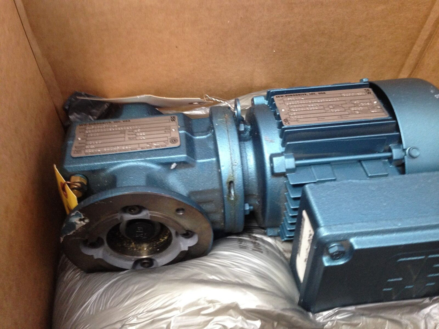New Sew-Eurodrive Saf37dt71d4 Ac Gearmotor,19.89:1 Ratio,Dft71d4,K19,Ey