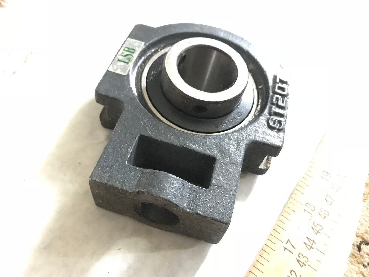 New Lsb Uc207-20 1-1/4" Pillow Block Bearing New  .Eo