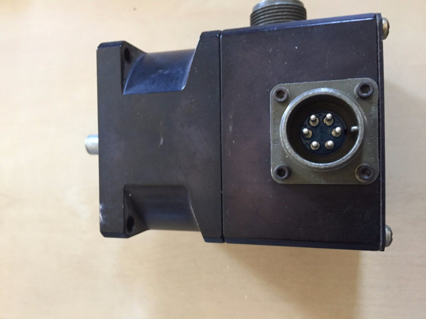 Moog 303-002 Brushless Servo Motor 3/8" Shaft,Bz