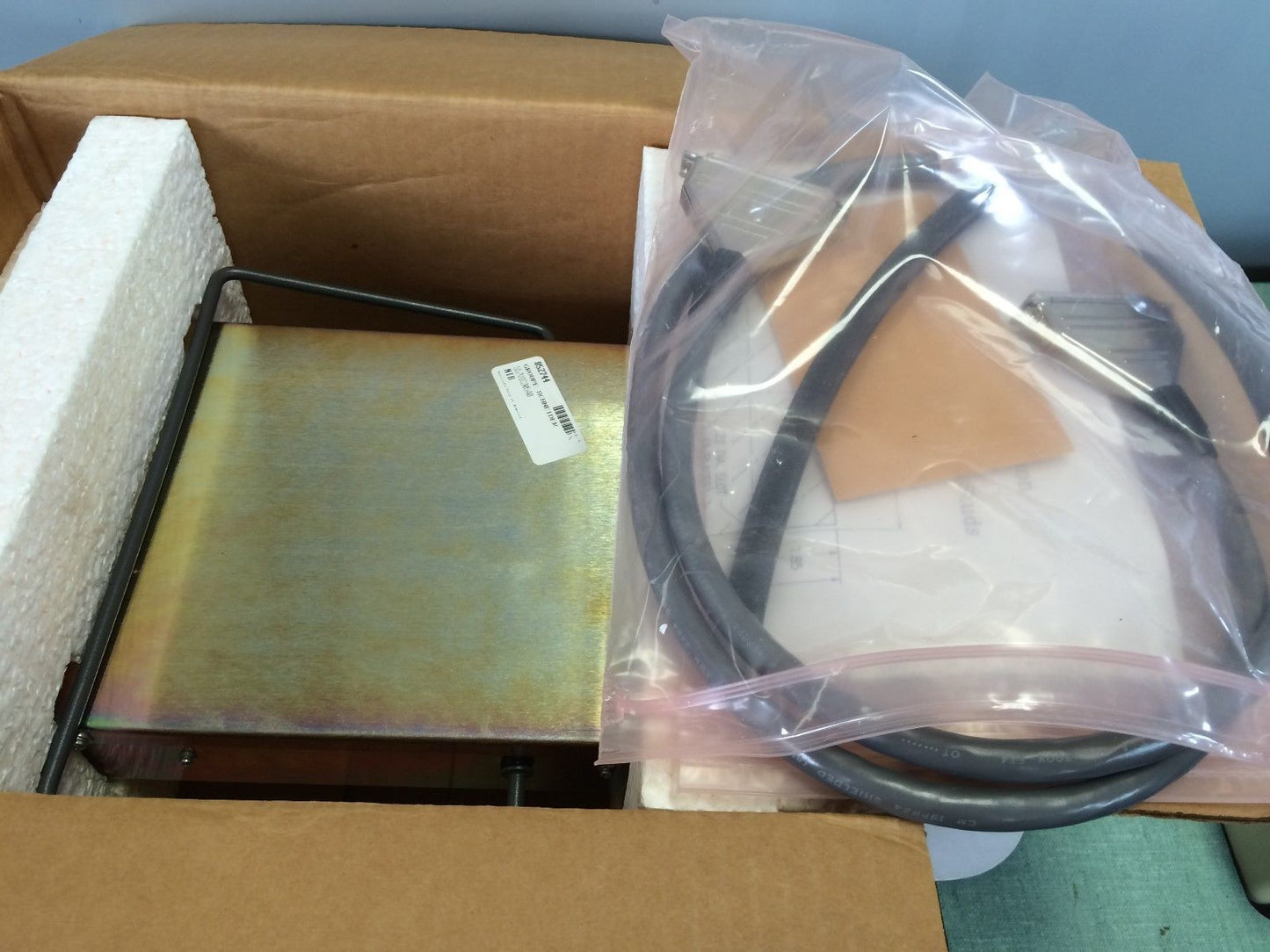Modicon 92-00405-04,557Vic30540 3.5" Disc Drive 3L77 Fwe00419 31-27-1576-W,Co,Az