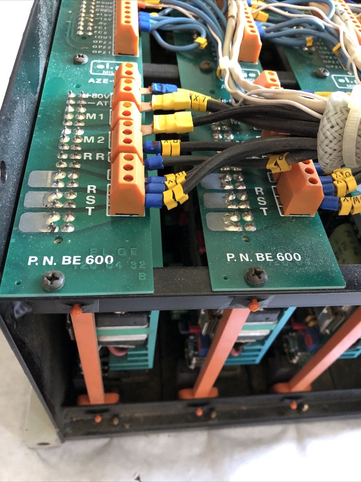 Vickers Aze R3/E,El.Ge Aze-Cc4q,P.N.Be600,120.04.32B Servo Drive,Aze-Cc4q,Bk