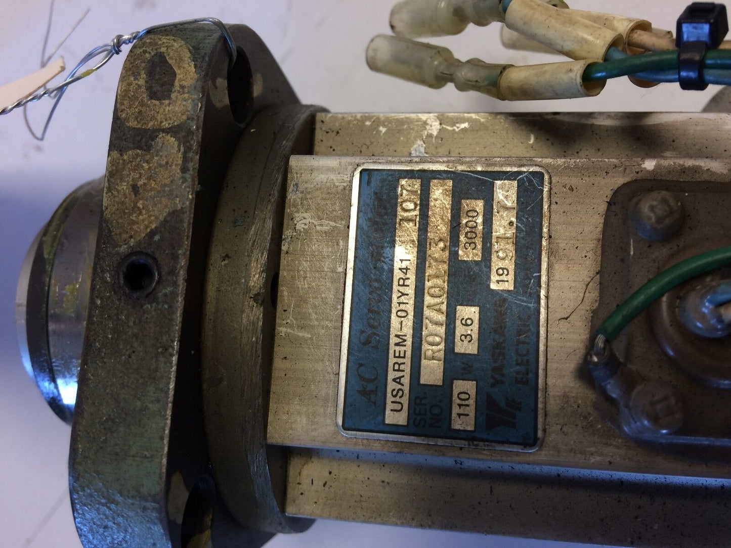 Yaskawa Electric Usarem-01Yr41 Ac Servo Motor,110 W,Rpm 3000,Usarem-Oiyr4i,Ee,Bf