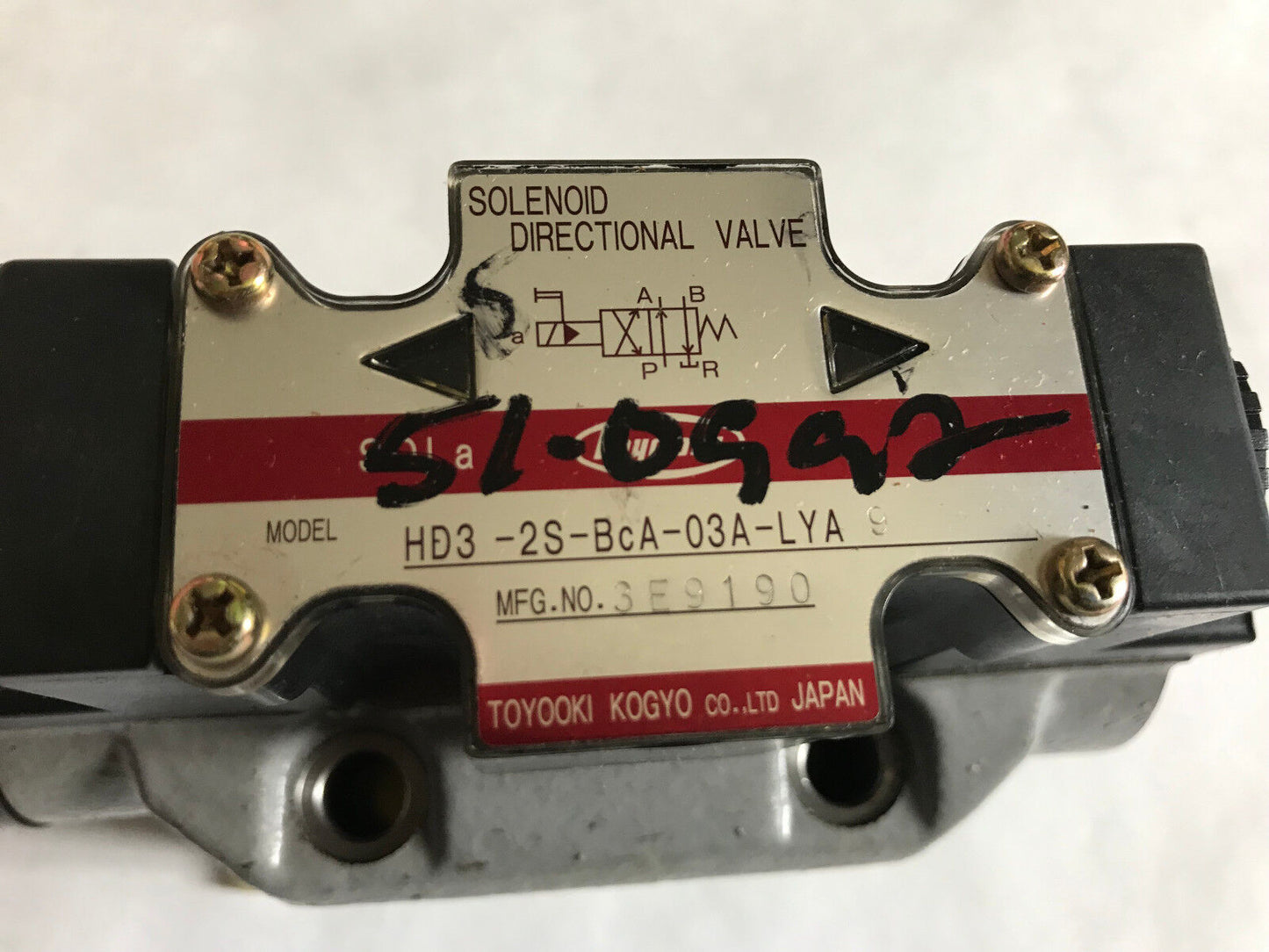 Toyooki Kogyo Hd3-2S-Bca-03A-Lya Hydraulic Solenoid Directional Valve 3E9190,Sr
