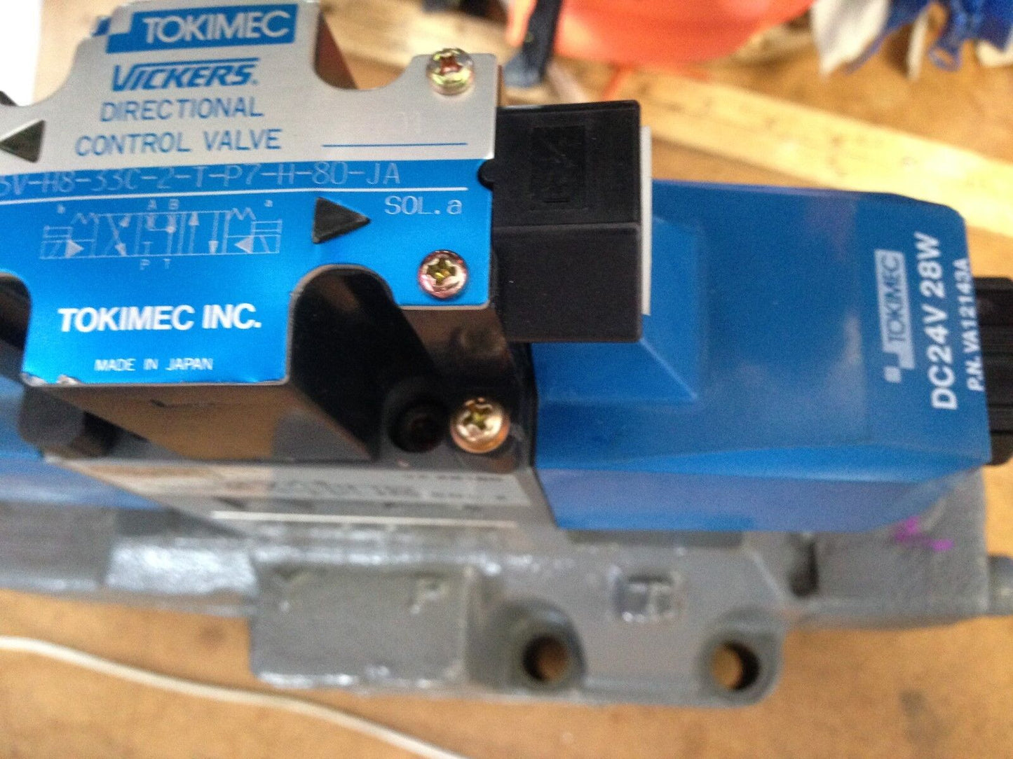 New Tokimec Vickers Dg5v-H8-33C-2-T-P7-H-80-Ja Directional Valve,Dc24v 28W,Fl