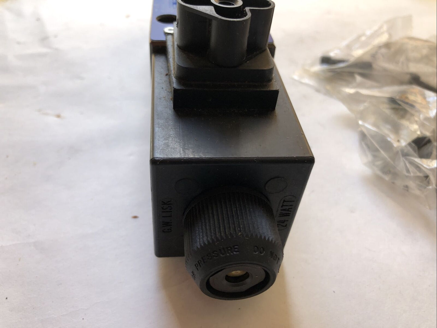 New Continental Hydraulics Vsd03m-2A-G-42L-B Directional Valve,1006161,24 V,Fi
