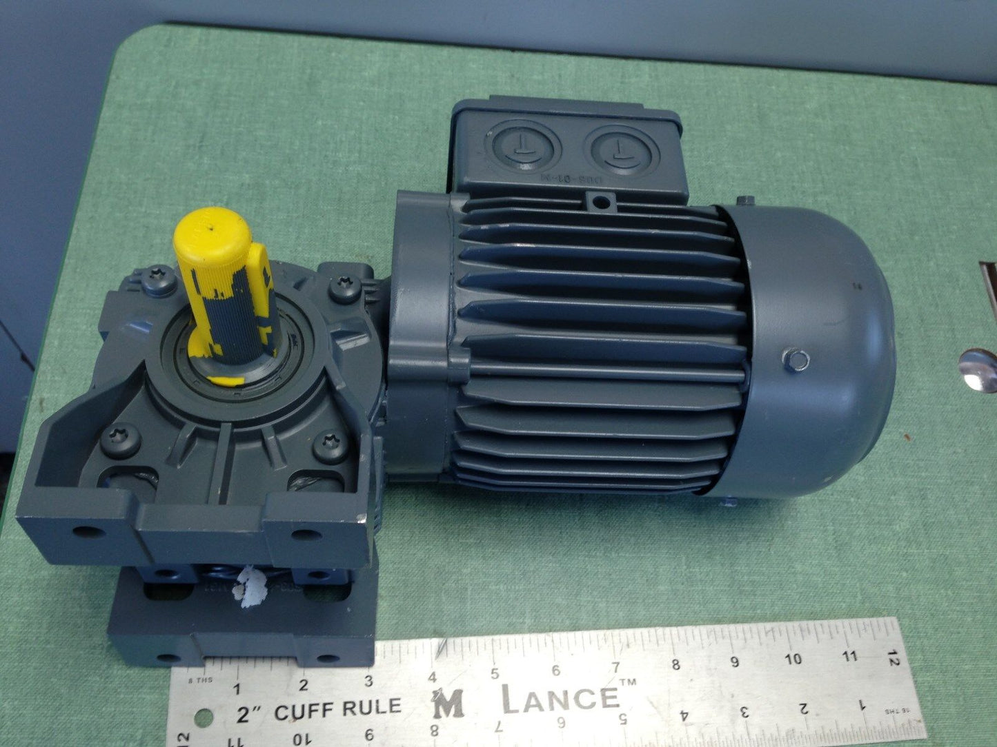 New Bauer Bs03-11U/D06la4 Electric Gear Motor 33:1 Ratio, .12 Kw 1936870-2,Ag