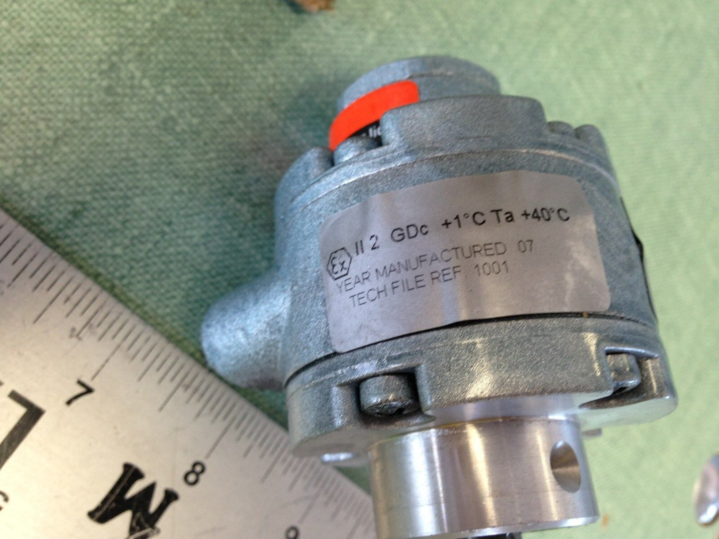 New Gast 1Am-Nrv-39C Air Motor, 100 Psi, 3/8" Shaft Diameter,Tl