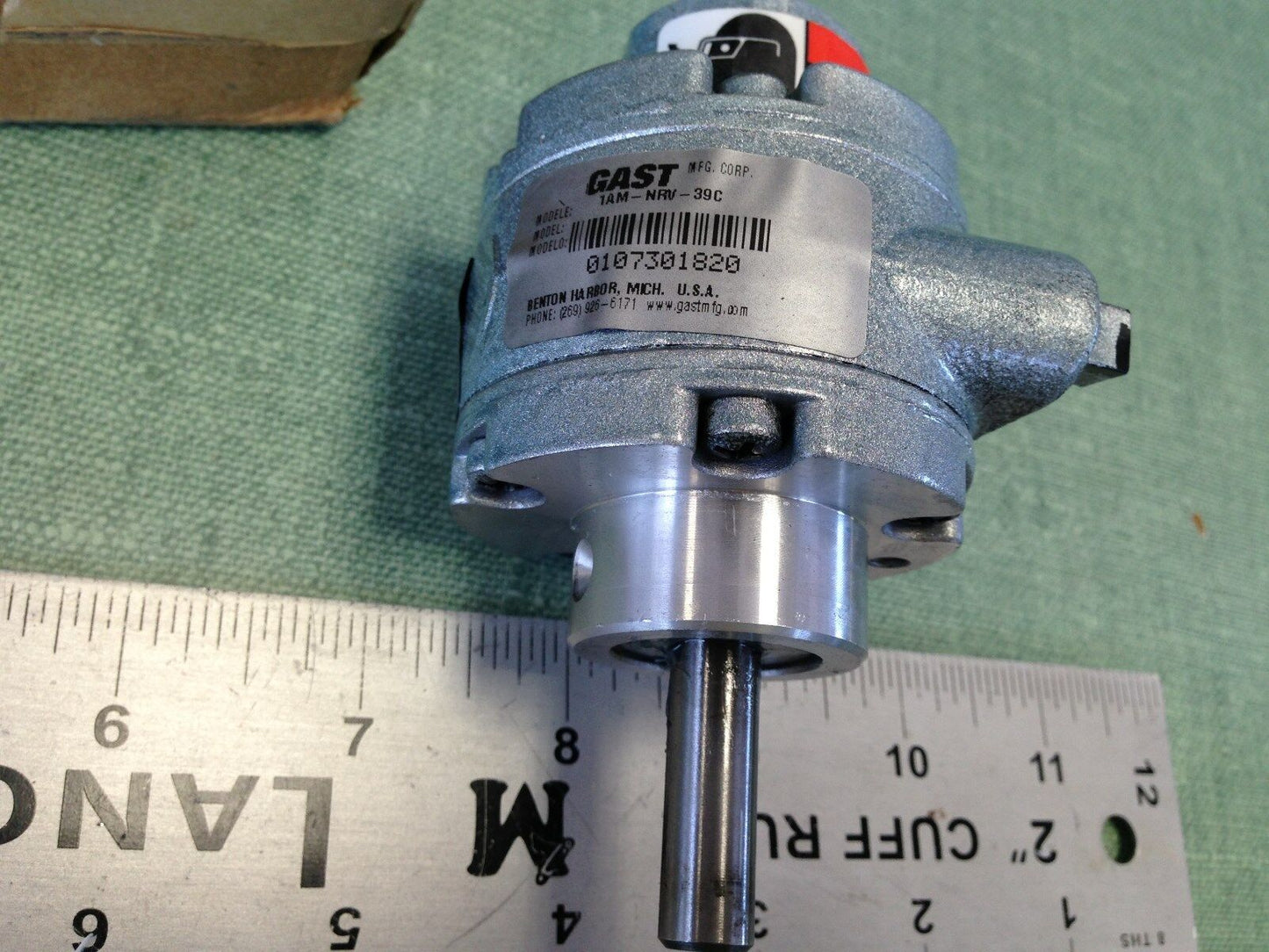 New Gast 1Am-Nrv-39C Air Motor, 100 Psi, 3/8" Shaft Diameter,Tl