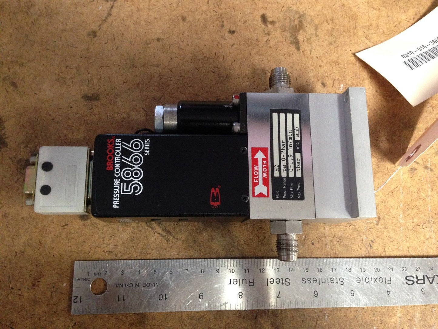 Brooks 5866 Pressure Controller, 5-Bar, 0-1.9 1N/Min, 1/4"Npt,Ay