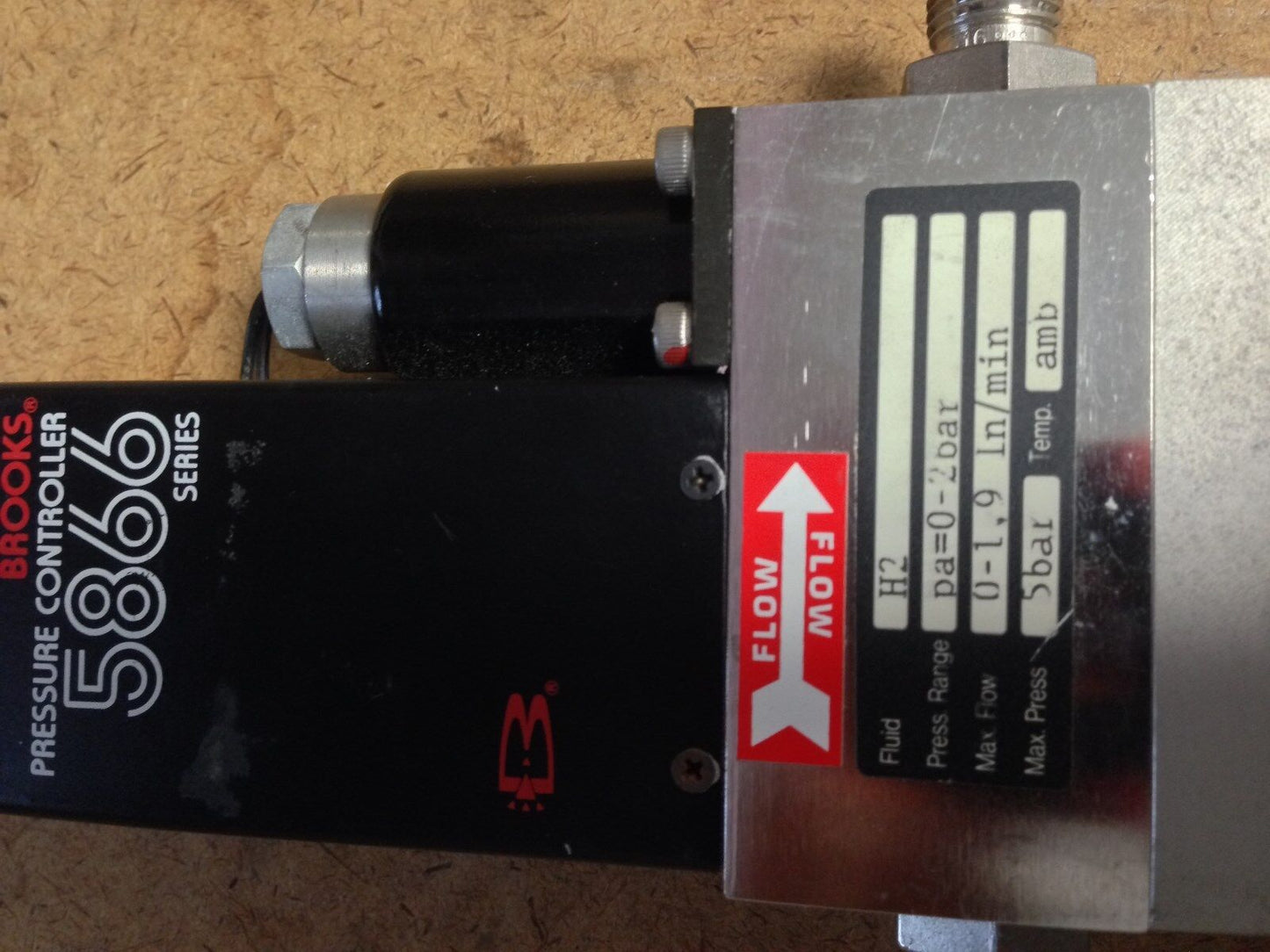 Brooks 5866 Pressure Controller, 5-Bar, 0-1.9 1N/Min, 1/4"Npt,Ay